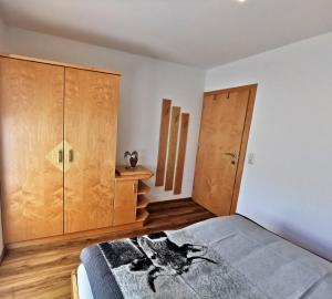 Llit o llits en una habitació de Ferienhaus Gschlössl