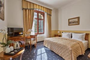 Postel nebo postele na pokoji v ubytování Spa Hotel Villa Ritter + 37 fotografií