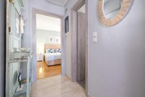 Posteľ alebo postele v izbe v ubytovaní Beach luxe in Glyfada, Athens riviera by GHH