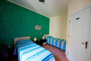 Postel nebo postele na pokoji v ubytování Albachiara holidays