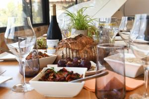 Φαγητό σε αυτό το ξενοδοχείο διαμερισμάτων ή κάπου εκεί κοντά +6 φωτογραφίες