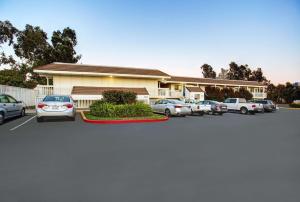 a parking lot with cars parked in front of a building at Motel 6-Livermore, CA in Livermore