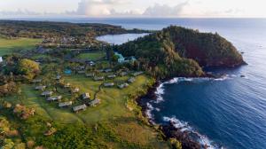 uma vista aérea de uma ilha no oceano em Hana-Maui Resort, a Destination by Hyatt Residence em Hana