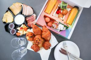Možnosti snídaně pro hosty v ubytování Comfort Rooms by EuroParcs De Hooge Veluwe