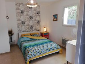 A bed or beds in a room at Chambre d'hôtes en Provence