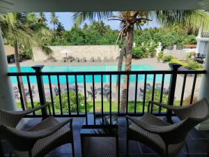 Bazén v ubytování Lagoon Sarovar Premiere Resort - Pondicherry nebo v jeho okolí