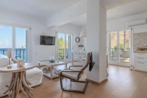 Telewizja i/lub zestaw kina domowego w obiekcie Uno Luxury Apartment with Sea view