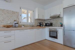 Kuchnia lub aneks kuchenny w obiekcie Uno Luxury Apartment with Sea view