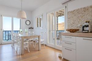 Kuchnia lub aneks kuchenny w obiekcie Uno Luxury Apartment with Sea view