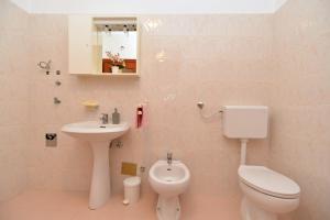 Kúpeľňa v ubytovaní Apartment Prostin 1168 + 37 fotografií
