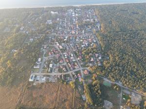 Pohľad z vtáčej perspektívy na ubytovanie LEOmare