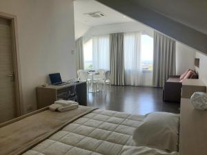 Postel nebo postele na pokoji v ubytování Hotel Grel