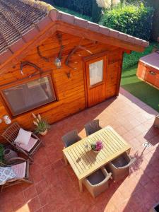 a patio with a table and chairs and a shed at House Rhodopi in Maldegem