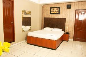 Postel nebo postele na pokoji v ubytování Hotel Queens + 37 fotografií