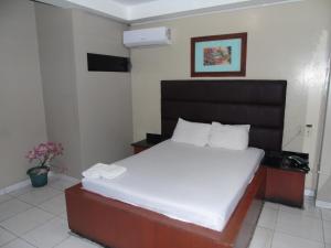 Postel nebo postele na pokoji v ubytování Hotel Queens