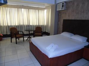 Postel nebo postele na pokoji v ubytování Hotel Queens
