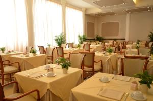 Reštaurácia alebo iné gastronomické zariadenie v ubytovaní Hotel Campo Marzio
