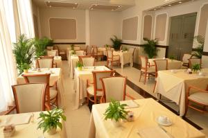 Reštaurácia alebo iné gastronomické zariadenie v ubytovaní Hotel Campo Marzio