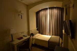 Televízia a/alebo spoločenská miestnosť v ubytovaní Hotel Campo Marzio