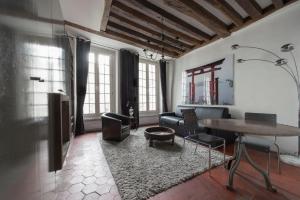 a living room with a table and a couch at Couleur St Martin in Paris