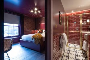 Postel nebo postele na pokoji v ubytování Sun Street Hotel Shoreditch