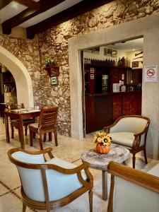 a room with chairs and a table with a pumpkin at Casa Tia Micha in Valladolid