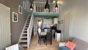 Kuchnia lub aneks kuchenny w obiekcie Appartement vue mer, Brigantine