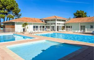 Bazén v ubytování Nice Home In Dolus-dolron With Outdoor Swimming Pool, Sauna And 2 Bedrooms nebo v jeho okolí