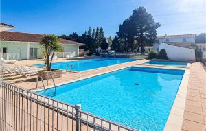 Bazén v ubytovaní Nice Home In Dolus-dolron With Outdoor Swimming Pool, Sauna And 2 Bedrooms alebo v jeho blízkosti