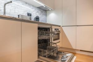 a kitchen with a dish rack in an oven at Luxury Casal Ribeiro I by Innkeeper in Lisbon