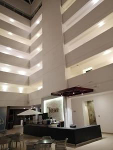 a lobby with a restaurant with tables and chairs at Playa Blanca SC in Río Hato