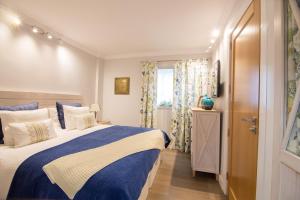 a bedroom with a blue and white bed and a window at Edén del Mar in Puerto de la Cruz