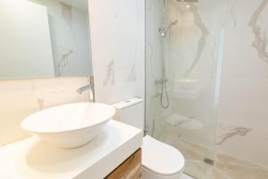 Kúpeľňa v ubytovaní Luxury Penthouse With Jacuzzi La Strada
