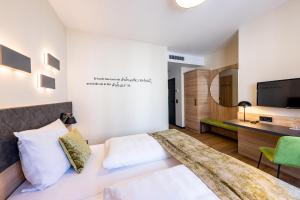 Postel nebo postele na pokoji v ubytování Hotel zur Börse + 37 fotografií