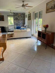 Posedenie v ubytovaní RoseHill Garden Family Villa with a Great Budapest View