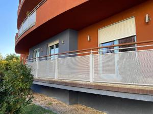 Budova, v ktorej sa apartmán nachádza