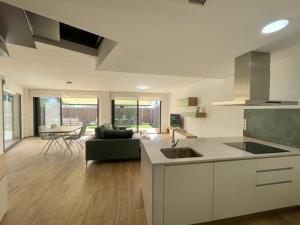 Η κουζίνα ή μικρή κουζίνα στο Allon Bay