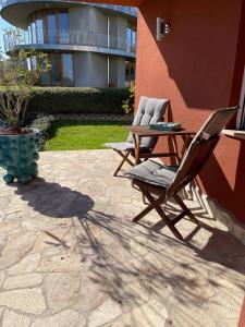 Vonkajšia záhrada v ubytovaní RoseHill Garden Family Villa with a Great Budapest View