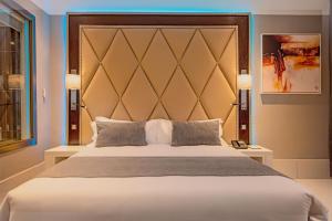 Un pat sau paturi într-o cameră la Krystal Palace Douala