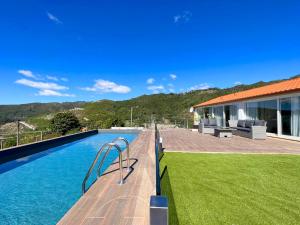 Swimming pool sa o malapit sa Casas Capela by O'Porto Seven