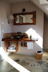 a bathroom with a sink and a mirror on the wall at Gästehaus Luise in Gotha