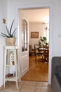 Posezení v ubytování Luxusní apartmán s empírovými freskami v centru Čáslavi