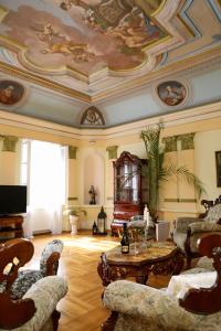 Posezení v ubytování Luxusní apartmán s empírovými freskami v centru Čáslavi