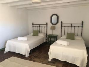 A bed or beds in a room at Casa del Almezo