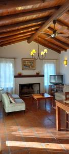 TV a/nebo společenská místnost v ubytování Complejo Yacana, casas de Campo de Categoría