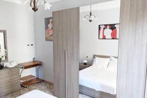 Posteľ alebo postele v izbe v ubytovaní Iva's spacious & comfy apartment w balcony, free parking