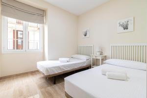 Łóżko lub łóżka w pokoju w obiekcie Allo Apartments Consistorio Centro 2 Habitaciones