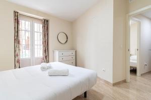 Łóżko lub łóżka w pokoju w obiekcie Allo Apartments Consistorio Centro 2 Habitaciones