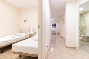 Łóżko lub łóżka w pokoju w obiekcie Allo Apartments Consistorio Centro 2 Habitaciones