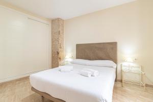 Łóżko lub łóżka w pokoju w obiekcie Allo Apartments Consistorio Centro 2 Habitaciones